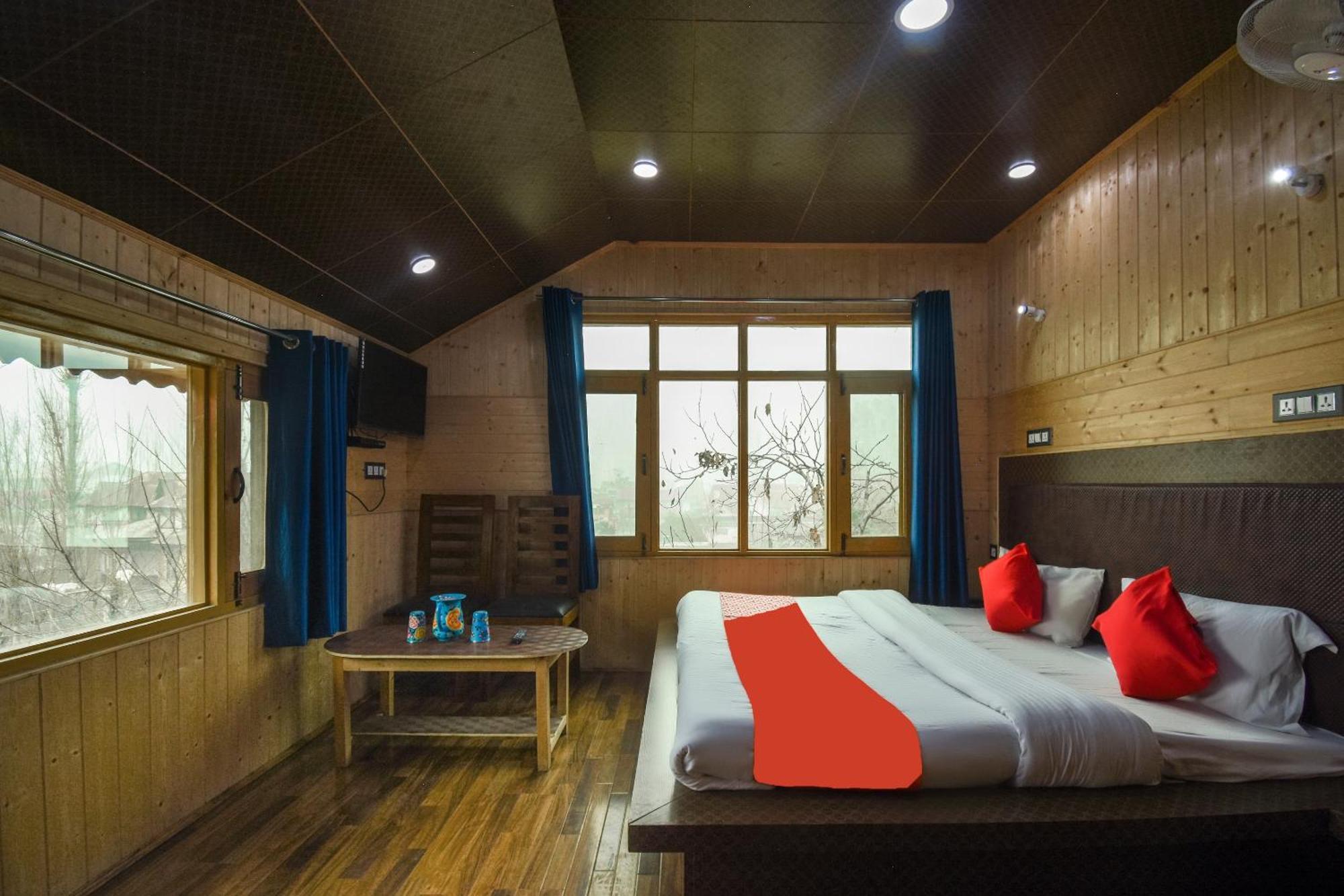 OYO 66476 Hotel Divine Kashmir Durgjan Exterior foto