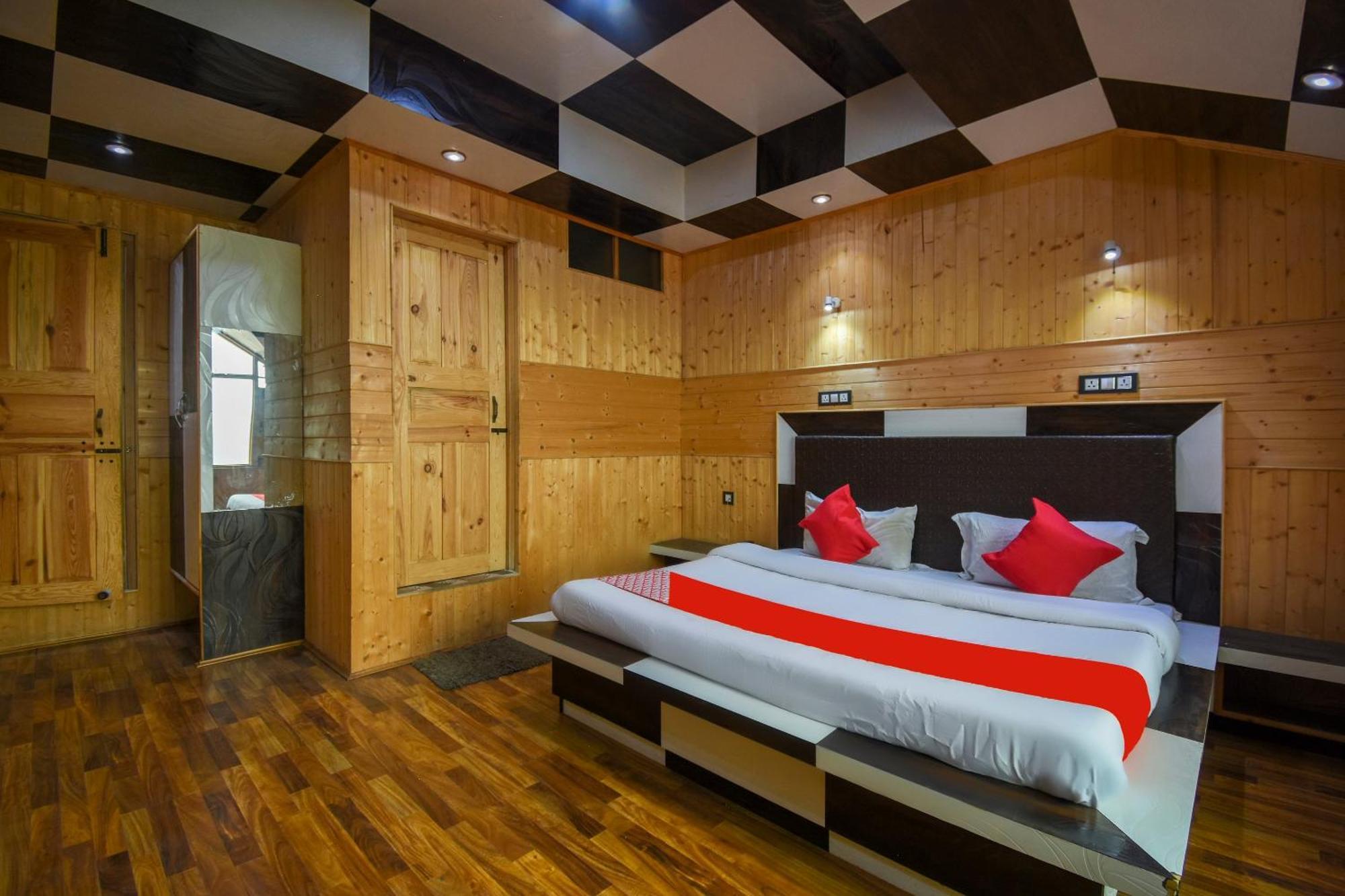 OYO 66476 Hotel Divine Kashmir Durgjan Exterior foto